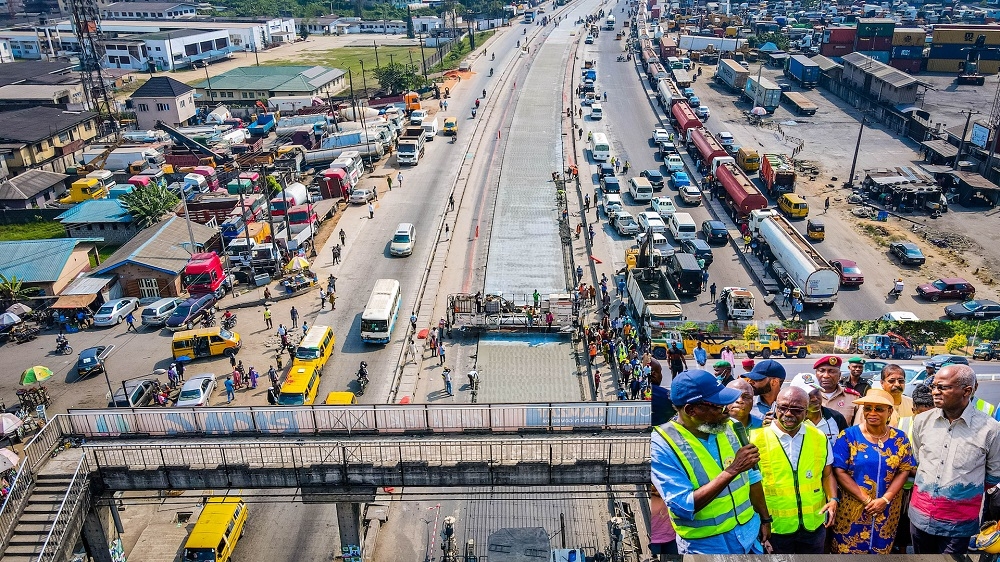 A view of the Ongoing Reconstruction of Apapa - Oworonshoki - Ojota Expressway Section II (Beachland - Cele Bus Stop) in Lagos State on Thursday 29th December 2022. INSET: Hon. Minister of Works and Housing, Mr Babatunde Fashola, SAN (right), the Special Adviser to the Governor of Lagos State on Works and Infrastructure, Engr. (Mrs) Aramide Adeyoye (2nd right), Director Highways, South West Zone ,Federal Ministry of Works and Housing, Engr. Adedamola Kuti (2nd left) being briefed at the project commencement point at the Old Toll Gate by the Federal Controller of Works Lagos, Engr. Olaseni Umar Bakare during the Hon. Minister&#039;s inspection of  the Ongoing Reconstruction of Apapa - Oworonshoki - Ojota Expressway, Sections I, II , III &amp; IV and the Reclamation/Beautification of the Project&#039;s Right of Way in Lagos State on Thursday 29th December 2022. 