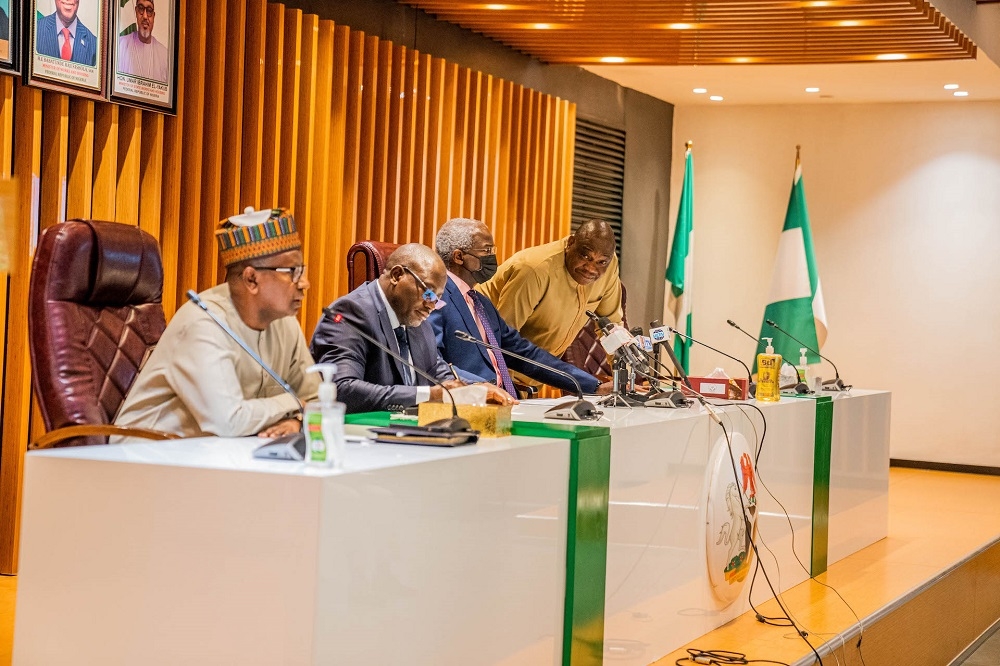 Hon. Minister of Works and Housing, Mr. Babatunde Fashola, SAN (2nd right), Executive Chairman, Federal Inland Revenue Service (FIRS), Mr. Muhammad Nami (2nd  left),  Representative of the Group Managing Director and Chief Finance Officer of the Nigerian National Petroleum Company Limited (NNPCL), Mr Umar Ajiya (left), Acting Permanent Secretary in the Ministry of Works and Housing, Engr. Folorunso Esan  (right), during the Press Briefing on the 44 Critical Roads Funded by the NNPC through the Road Infrastructure Development and Refurbishment Tax Credit Scheme (Phase II) at the Conference Hall of the Ministry of Works and Housing Headquarters, Mabushi, Abuja on Tuesday, 31st January 2023.